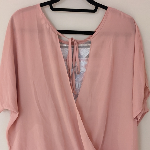 Umgee Medium Sheer Sequined Blouse Unique Draping Back Short Sleeve - Picture 3 of 8